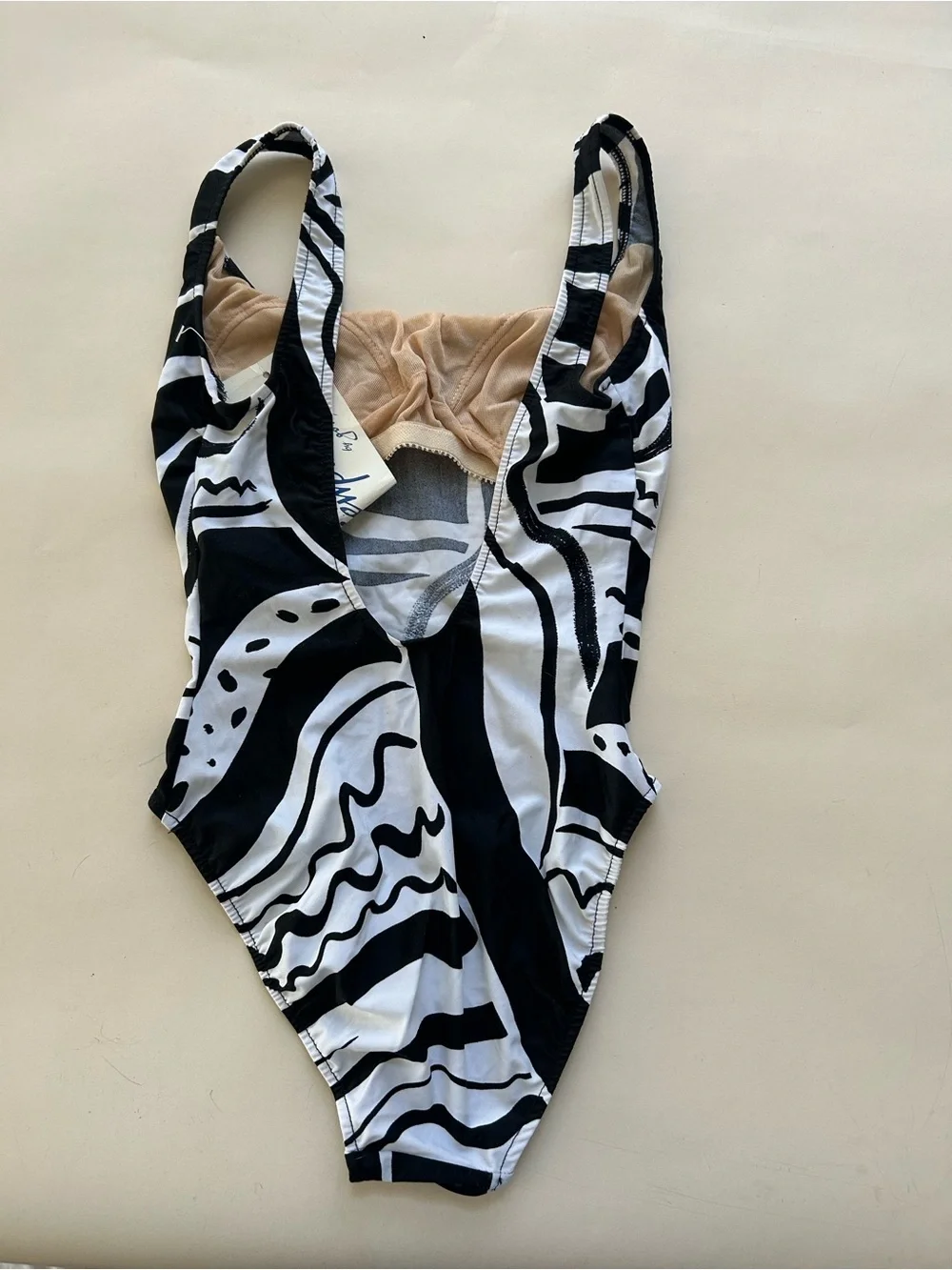 Black & White Abstract Scoop Neck One-Piece Swimsuit size 8 NEW VIEWPOINT